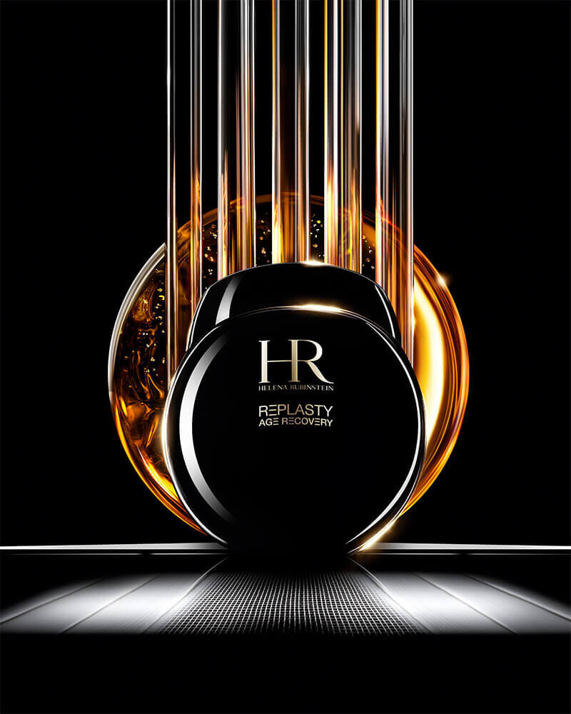 Tarro de crema Helena Rubinstein Replasty Age Recovery Night 30PX sobre un fondo negro y dorado