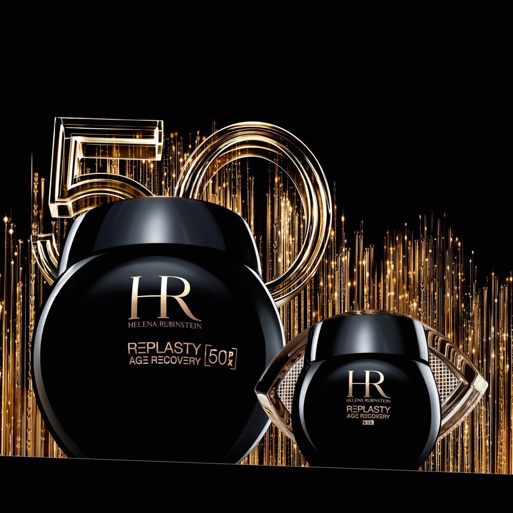 Dos tarros negros de crema "Helena Rubinstein Re-Plasty", uno redondo y otro con un contorno dorado, sobre fondo negro con elementos luminosos dorados y el numero "50".